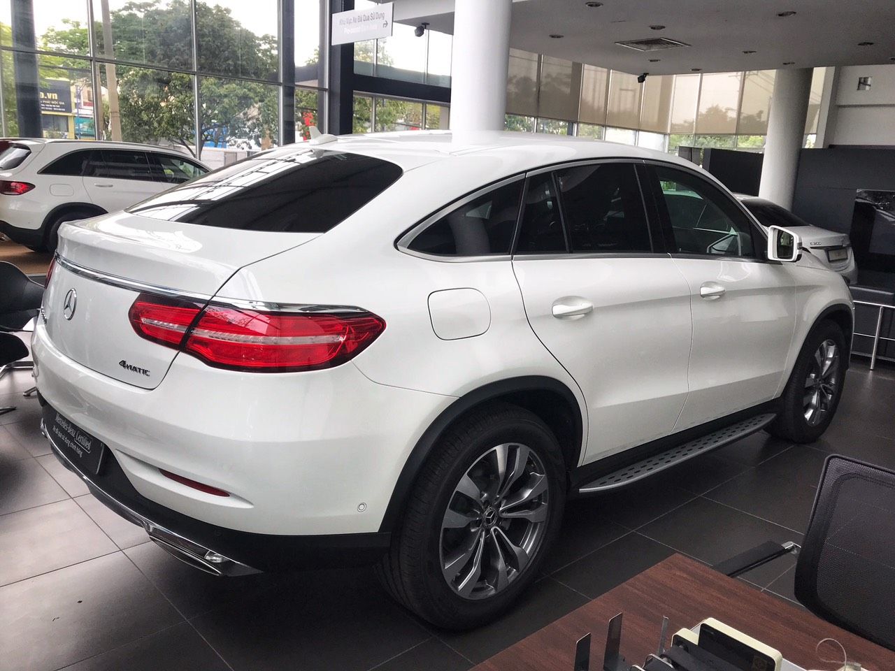 Mercedes-Benz GLE-Class GLE 400 Coupe 2019 - Bán xe Mercedes GLE 400 Coupe năm sản xuất 2019, màu trắng, xe nhập