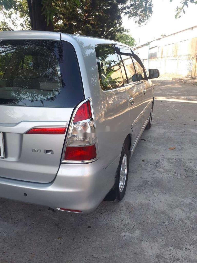 Toyota Innova 2014 - Bán ô tô Toyota Innova đời 2014, màu bạc giá cạnh tranh