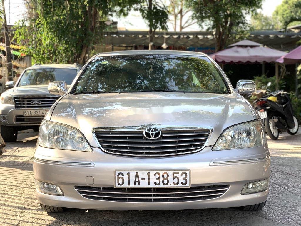 Toyota Camry   2004 - Cần bán xe Toyota Camry 2004, màu bạc, giá 350tr