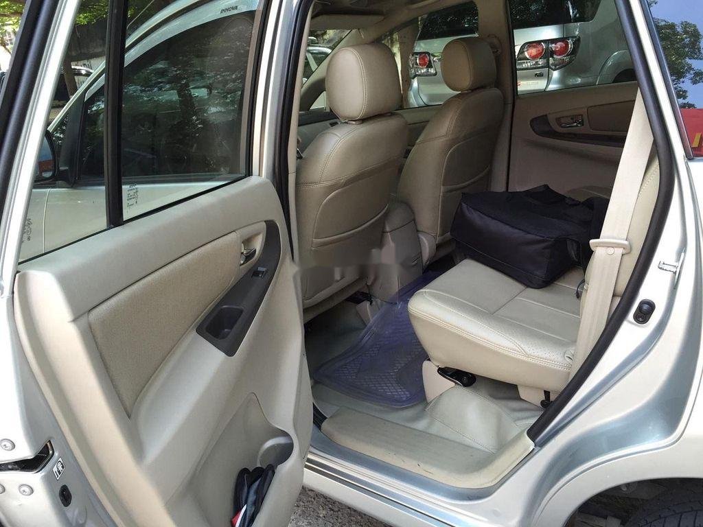 Toyota Innova   2014 - Cần bán xe Toyota Innova sản xuất 2014, màu bạc còn mới