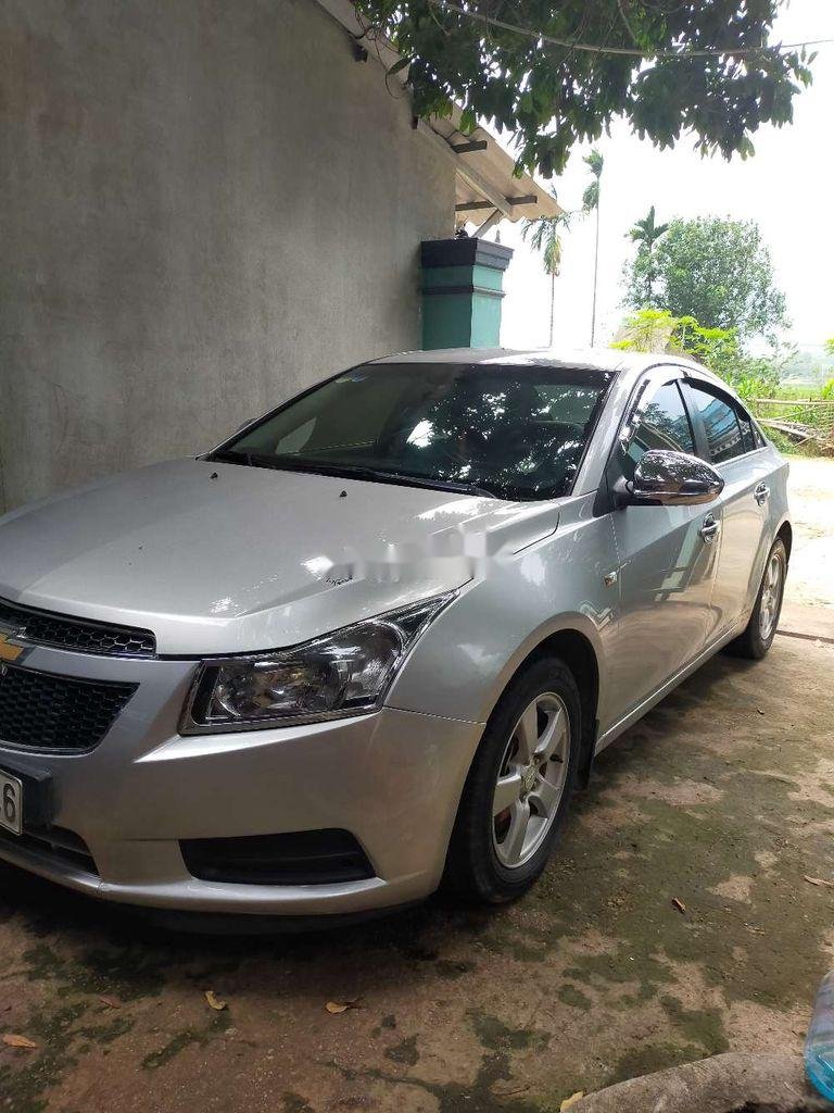 Chevrolet Cruze   2011 - Bán Chevrolet Cruze năm sản xuất 2011, màu bạc, giá chỉ 256 triệu