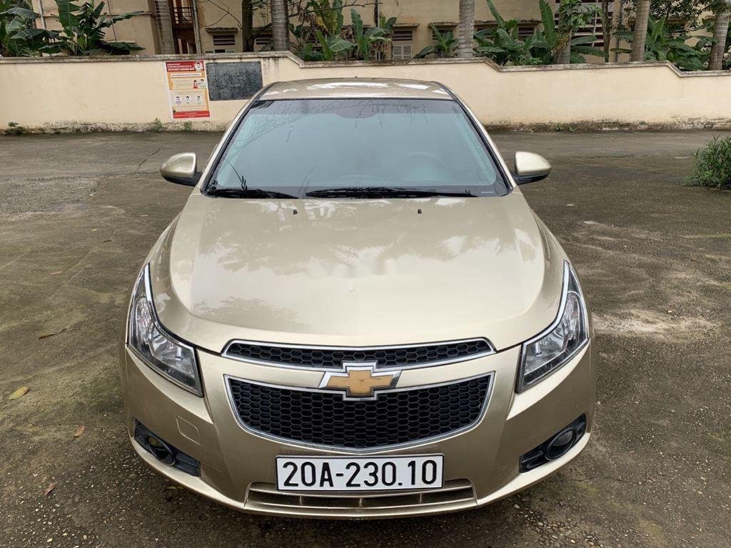 Chevrolet Cruze 2010 - Bán Chevrolet Cruze MT sản xuất 2010, màu vàng cát số sàn giá cạnh tranh