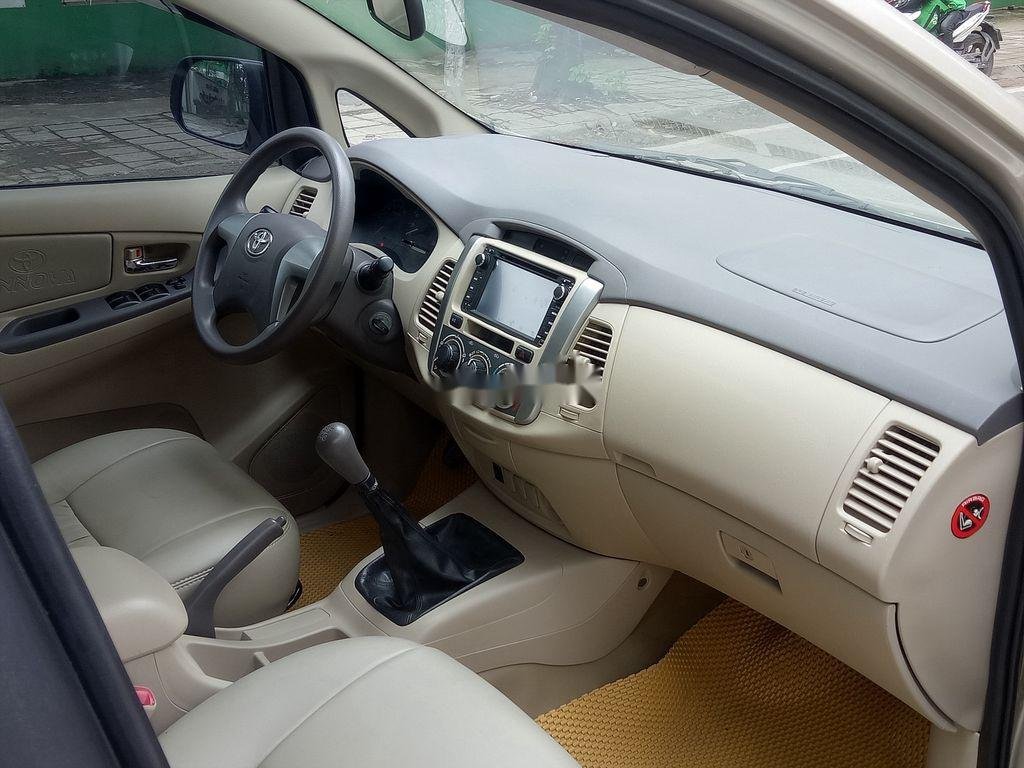 Toyota Innova 2014 - Bán ô tô Toyota Innova E sản xuất 2014 xe gia đình, giá tốt