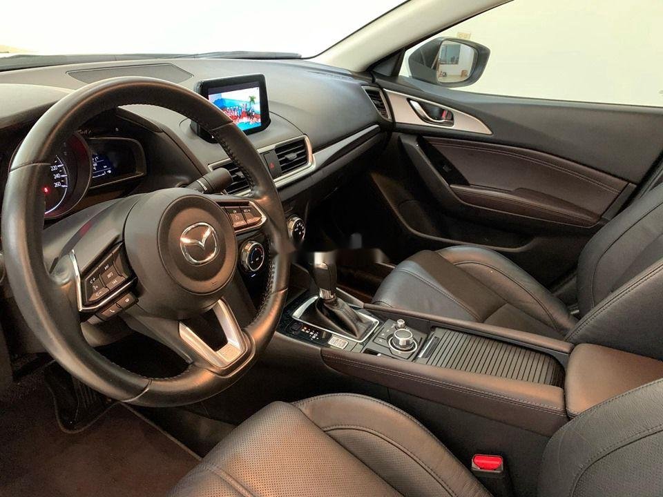 Mazda 3 2018 - Cần bán gấp Mazda 3 sản xuất năm 2018, màu trắng, 630 triệu