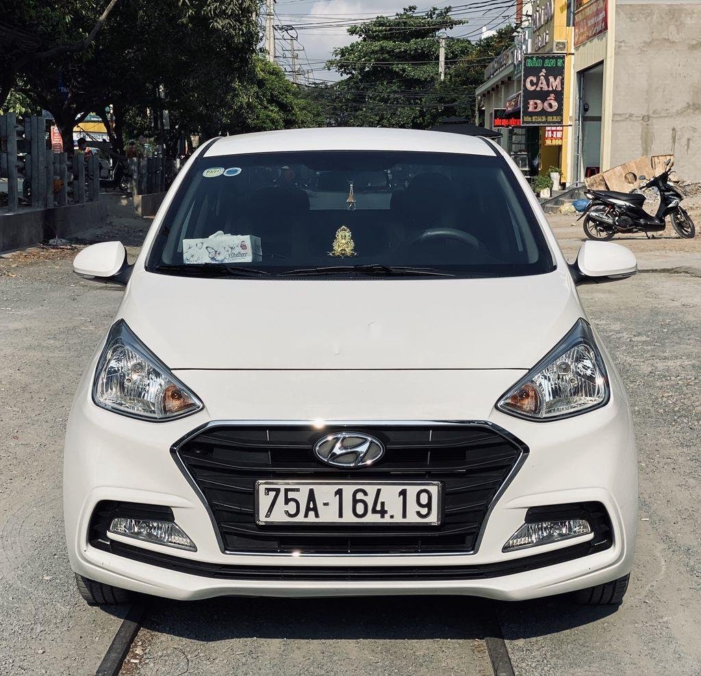 Hyundai Grand i10 2019 - Cần bán gấp Hyundai Grand i10 đời 2019, màu trắng đẹp như mới