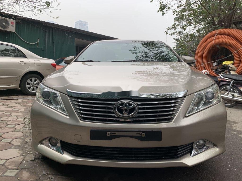 Toyota Camry 2013 - Cần bán gấp Toyota Camry 2.0E đời 2013 chính chủ, 665tr