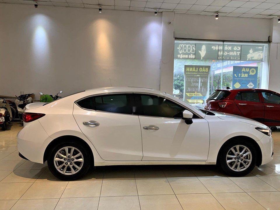 Mazda 3 2018 - Cần bán gấp Mazda 3 sản xuất năm 2018, màu trắng, 630 triệu