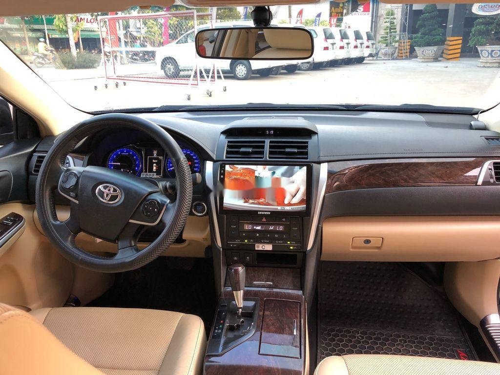 Toyota Camry 2016 - Cần bán Toyota Camry 2.0E năm sản xuất 2016, màu đen, 820tr