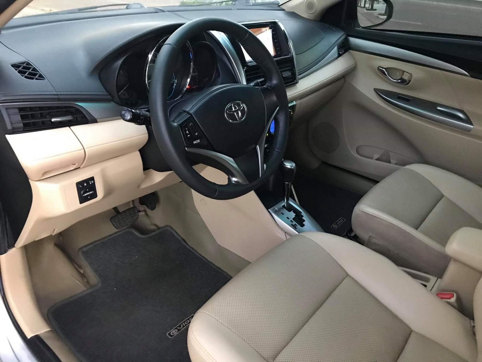 Toyota Vios 2016 - Gia đình cần bán chiếc Toyota Vios 1.5G CVT, sản xuất 2016, màu bạc, giá cạnh tranh