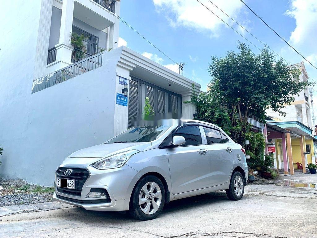 Hyundai Grand i10   2018 - Bán xe Hyundai Grand i10 sản xuất năm 2018, màu bạc, xe gia đình