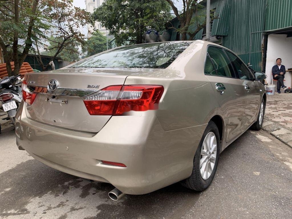 Toyota Camry 2013 - Cần bán gấp Toyota Camry 2.0E đời 2013 chính chủ, 665tr