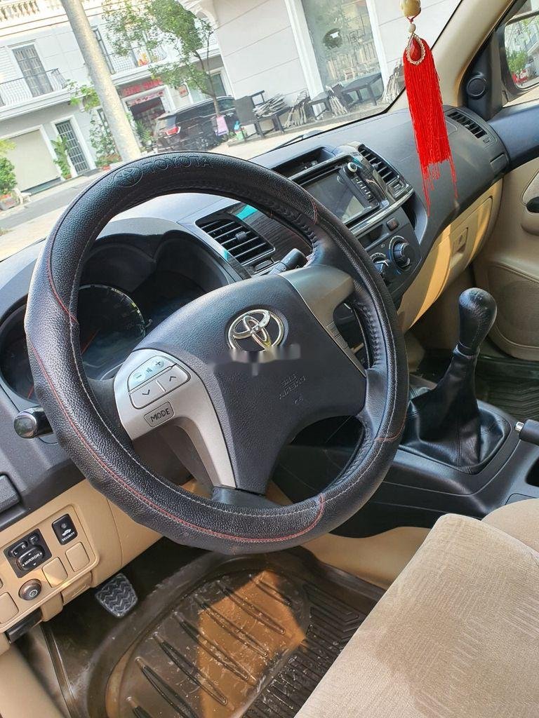 Toyota Fortuner 2014 - Cần bán gấp Toyota Fortuner MT năm 2014, màu bạc như mới