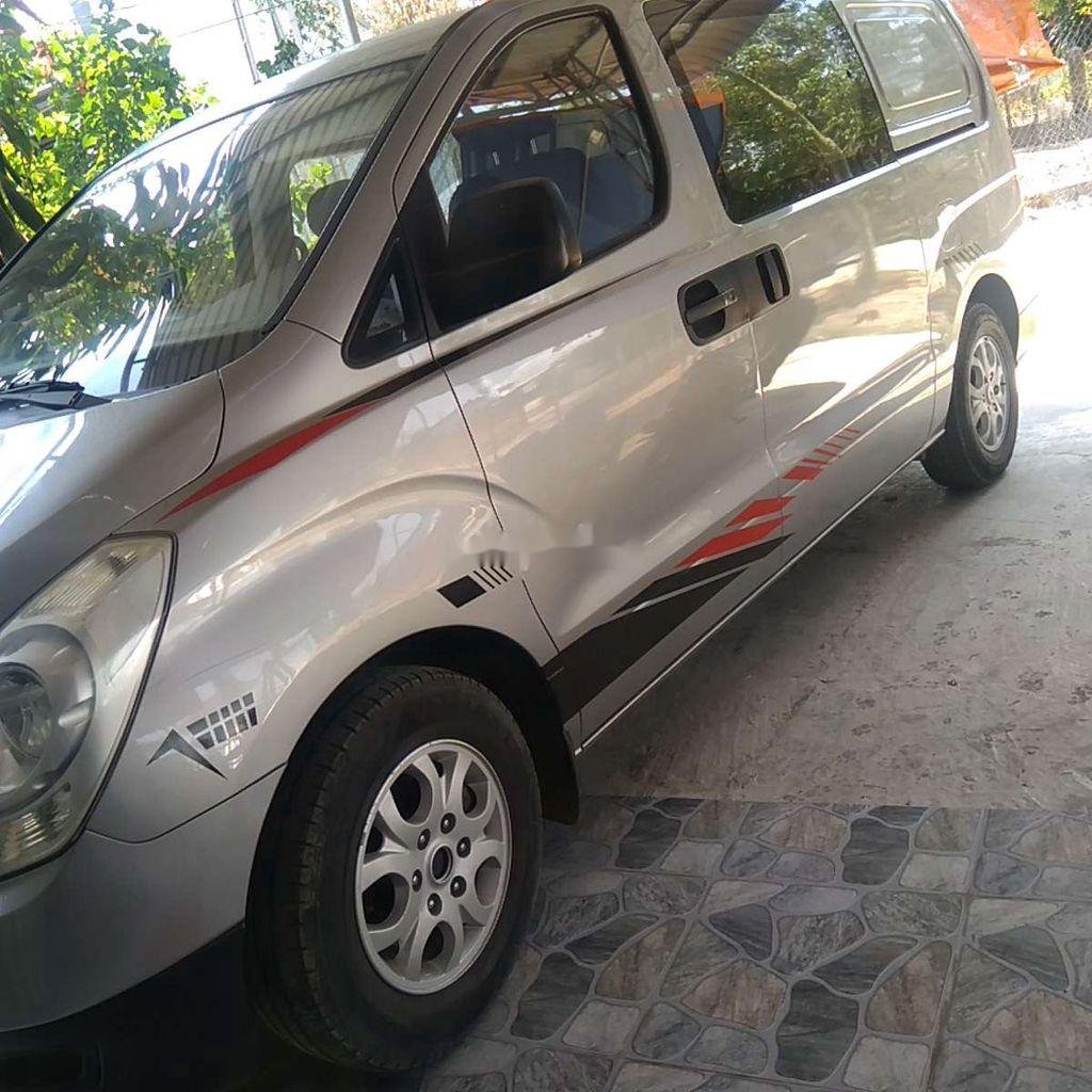 Hyundai Grand Starex 2011 - Bán Hyundai Grand Starex 2011, màu bạc, xe nhập