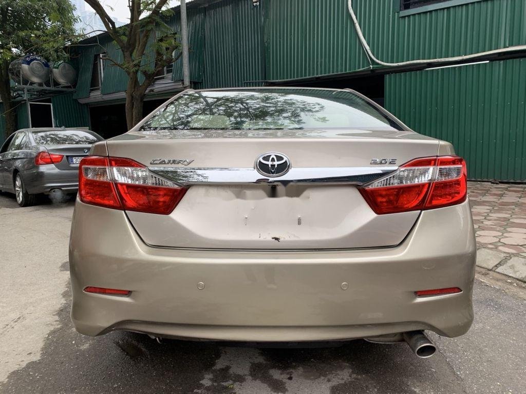 Toyota Camry 2013 - Cần bán gấp Toyota Camry 2.0E đời 2013 chính chủ, 665tr