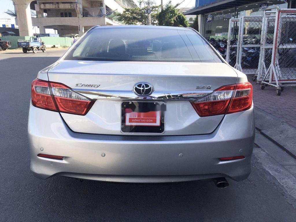 Toyota Camry 2013 - Xe Toyota Camry năm sản xuất 2013, màu bạc số tự động, 750tr