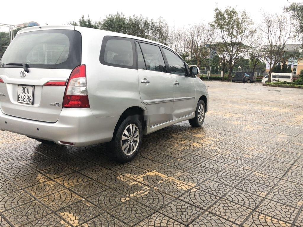 Toyota Innova 2015 - Bán Toyota Innova đời 2015, màu bạc xe gia đình, 480tr