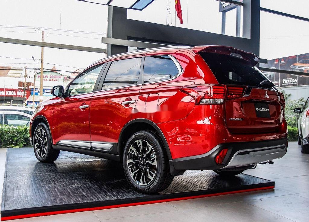 Mitsubishi Outlander   2020 - Bán Mitsubishi Outlander năm sản xuất 2020, màu đỏ