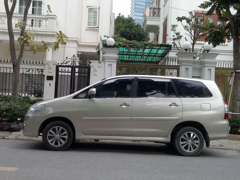 Toyota Innova 2014 - Bán ô tô Toyota Innova E sản xuất 2014 xe gia đình, giá tốt