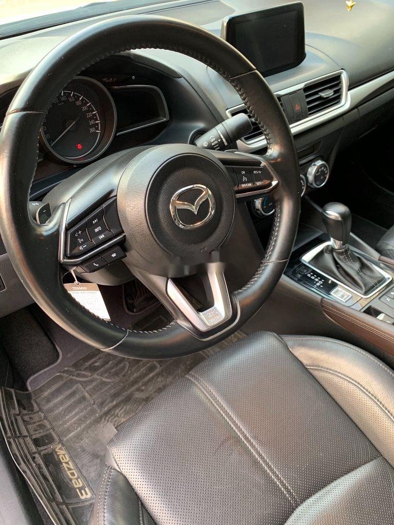 Mazda 3   2018 - Cần bán gấp Mazda 3 đời 2018, màu trắng, chính chủ, 620 triệu