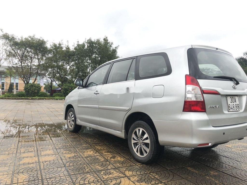 Toyota Innova 2015 - Bán Toyota Innova đời 2015, màu bạc xe gia đình, 480tr