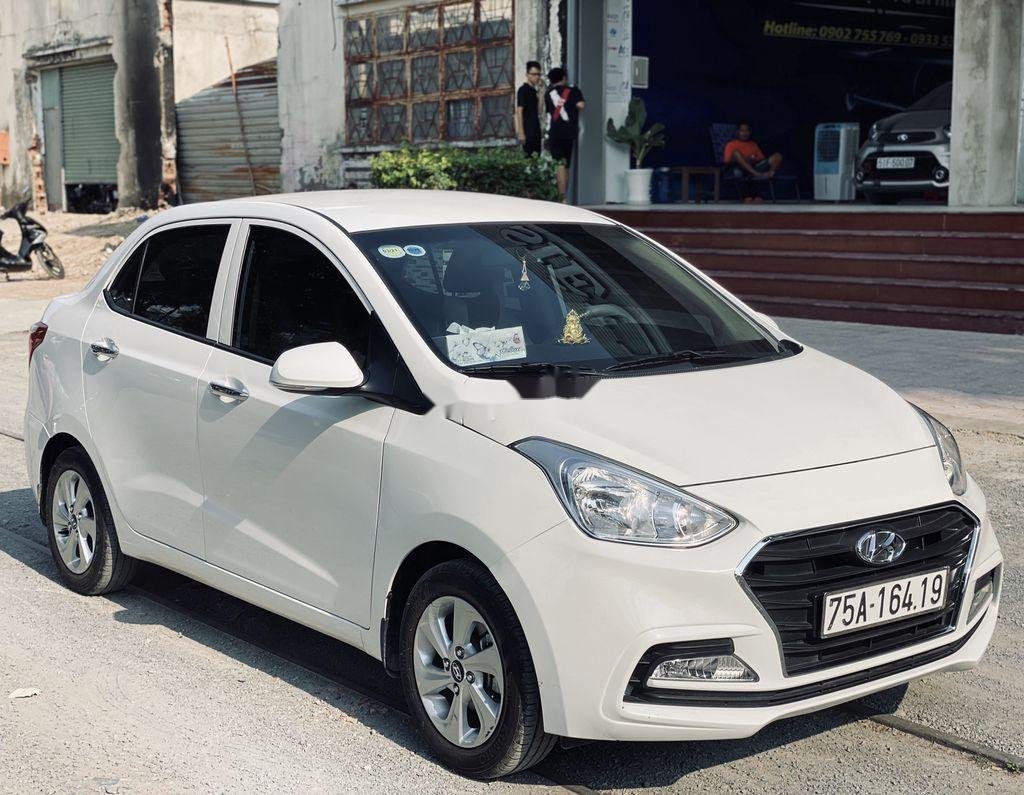 Hyundai Grand i10 2019 - Cần bán gấp Hyundai Grand i10 đời 2019, màu trắng đẹp như mới