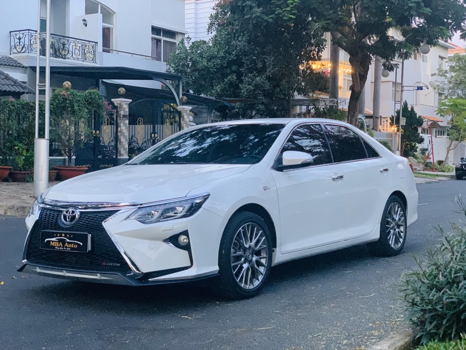 Toyota Camry 2.5Q 2018 - Cần bán Toyota Camry 2.5Q đời 2018, màu trắng, giá rẻ