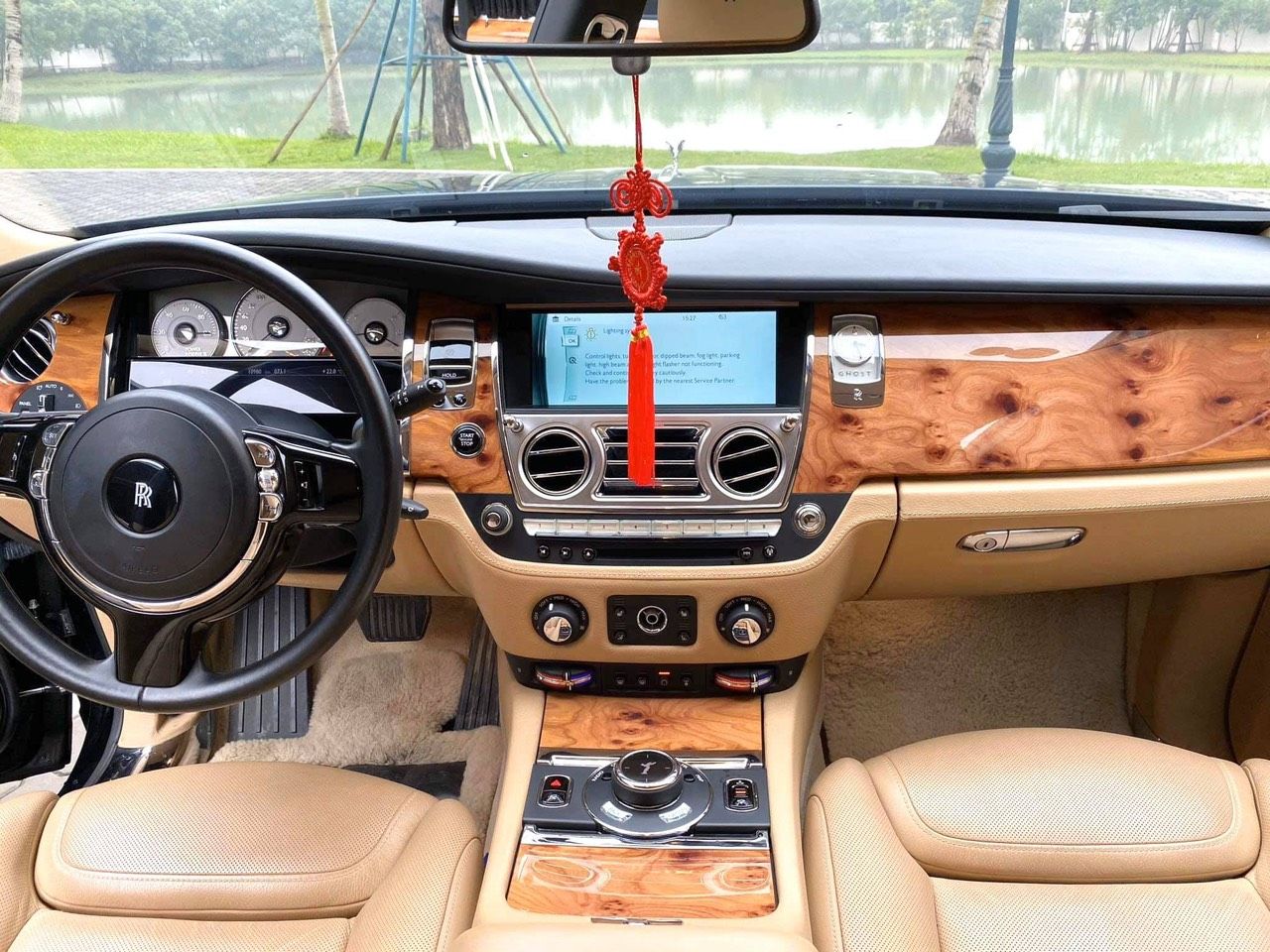 Rolls-Royce Ghost 2014 - Bán xe Rolls-Royce Ghost sản xuất năm 2014, màu đỏ, biển siêu lộc lá