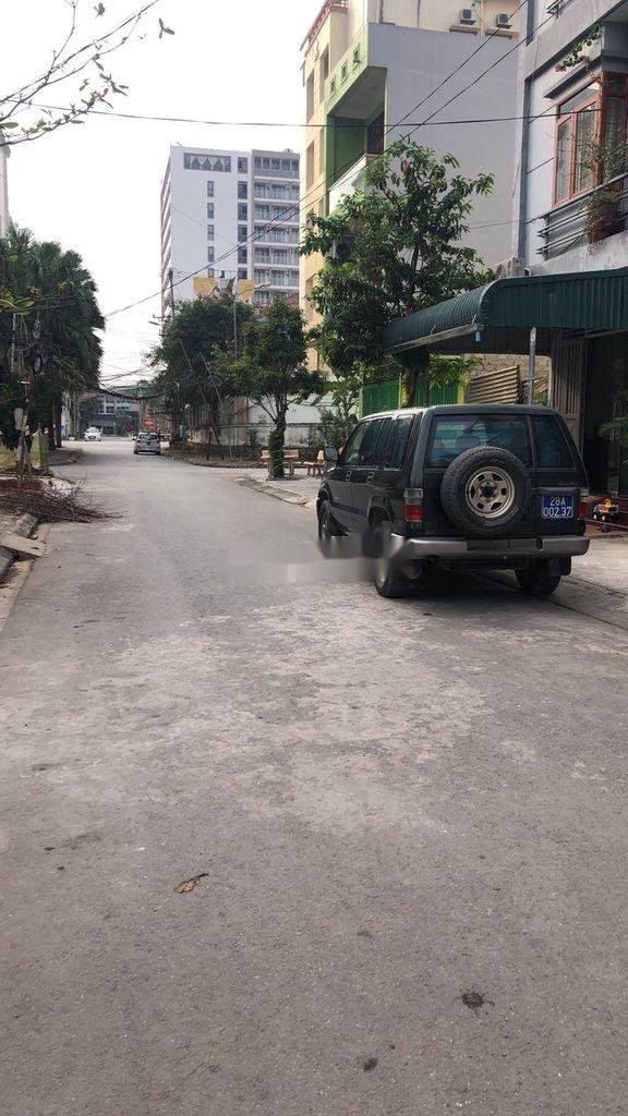 Isuzu Trooper 2001 - Bán Isuzu Trooper năm 2001, màu đen, giá chỉ 200 triệu