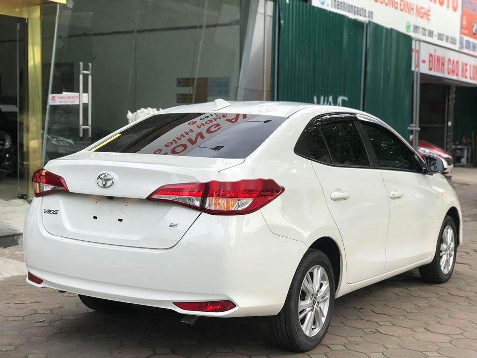 Toyota Vios 2019 - Bán ô tô Toyota Vios E MT đời 2019, màu trắng số sàn