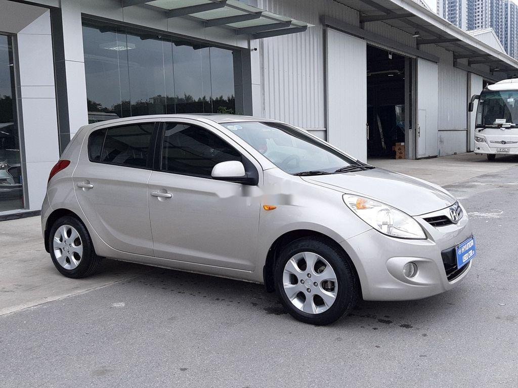 Hyundai i20    2011 - Cần bán Hyundai i20 1.4AT năm 2011, màu bạc, nhập khẩu số tự động