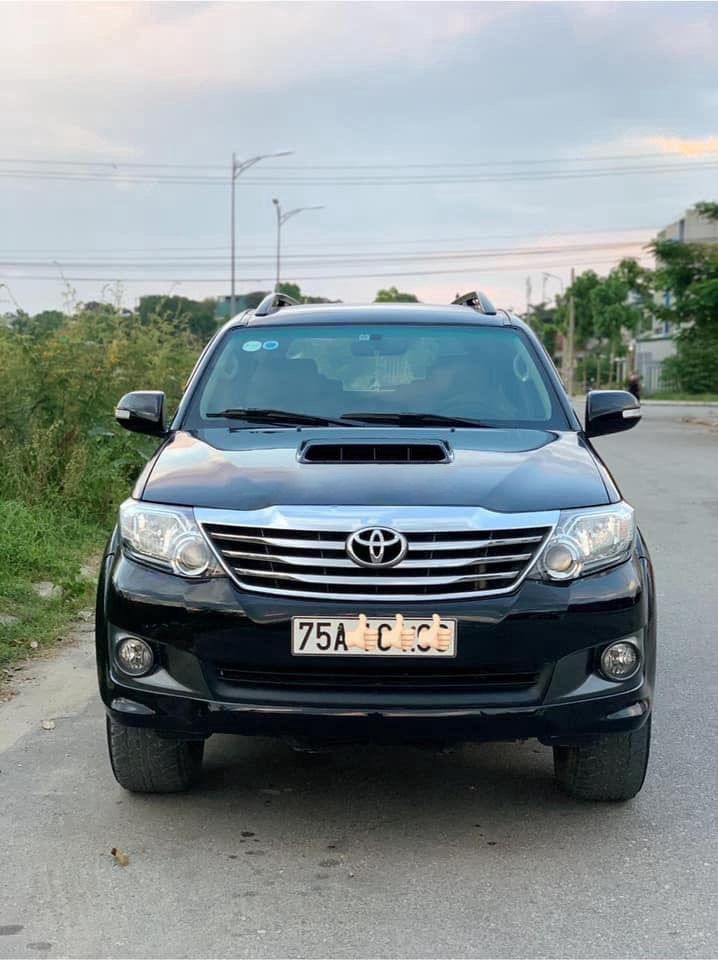 Toyota Fortuner 2014 - Cần bán lại xe Toyota Fortuner đời 2014, màu đen  