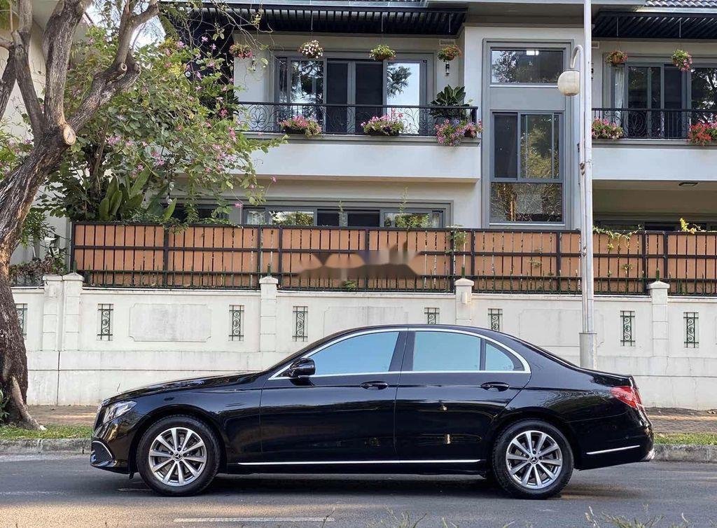 Mercedes-Benz E class 2020 - Bán Mercedes E200 năm sản xuất 2020, màu đen, nhập khẩu chính chủ, giá tốt