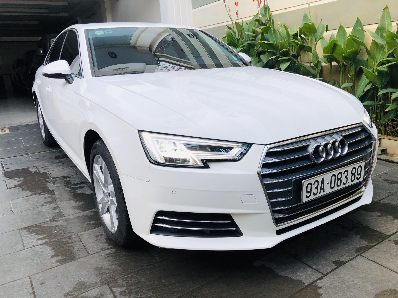 Audi A4 2016 - Bán  Audi A4 đời 2017, màu trắng, nhập khẩu nguyên chiếc, giá cạnh tranh