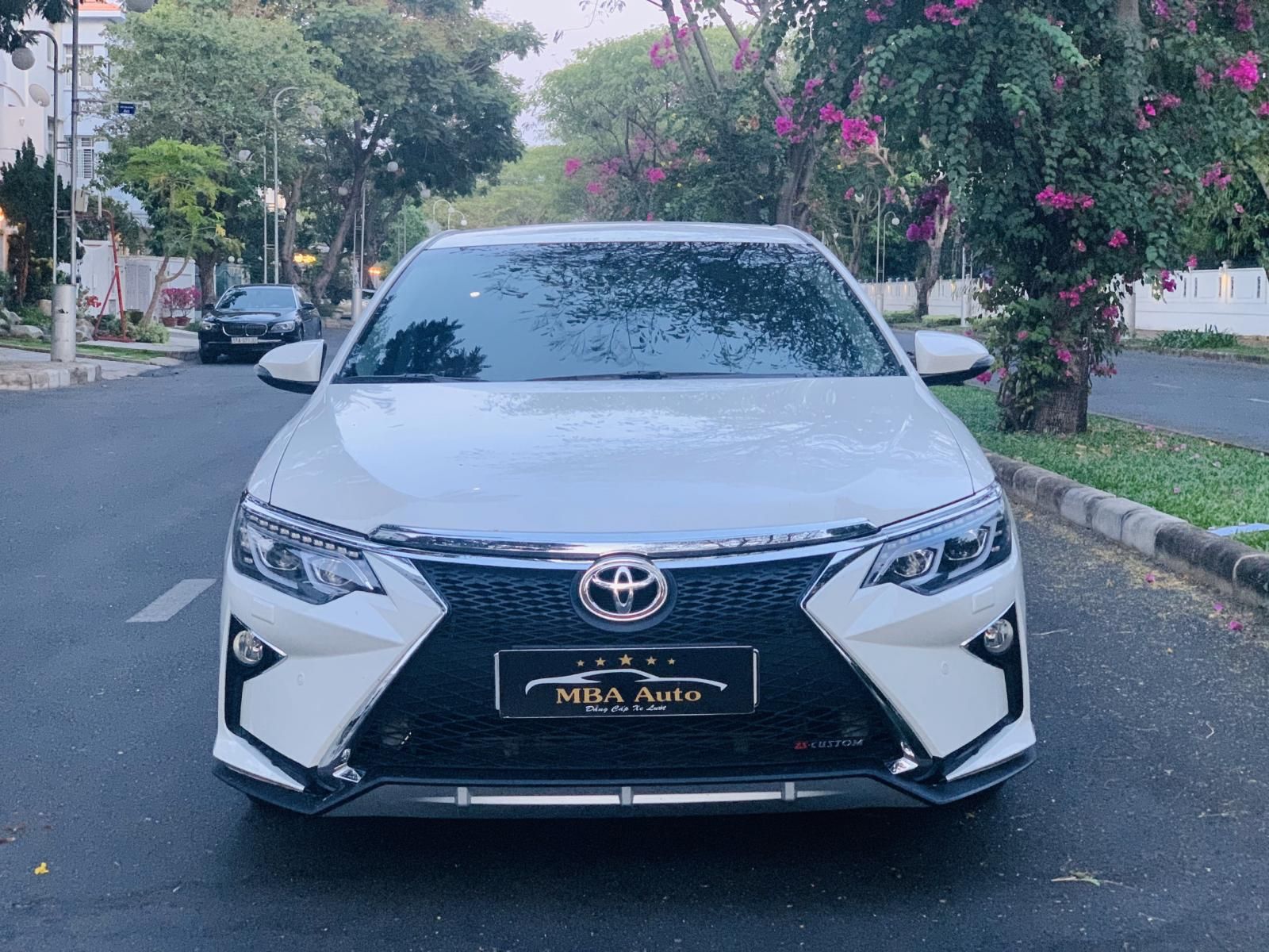 Toyota Camry 2.5Q 2018 - Cần bán Toyota Camry 2.5Q đời 2018, màu trắng, giá rẻ