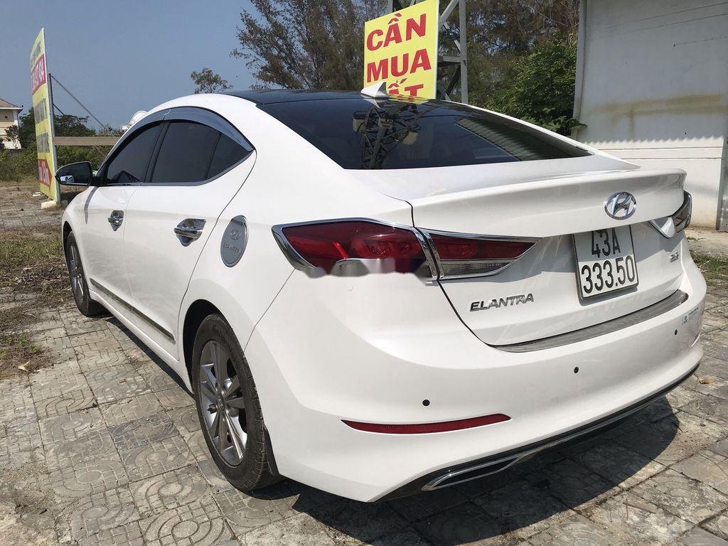 Hyundai Elantra    2018 - Cần bán Hyundai Elantra đời 2018