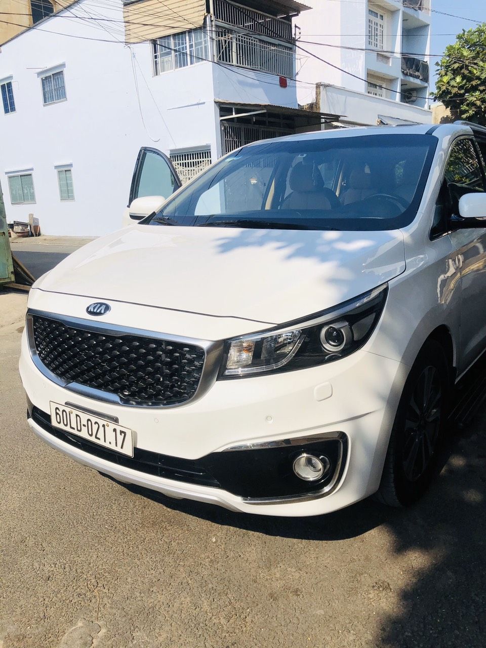 Kia Sedona DATH  2016 - Bán Kia Sedona DATH đời 2016, màu trắng, giá siêu hấp dẫn