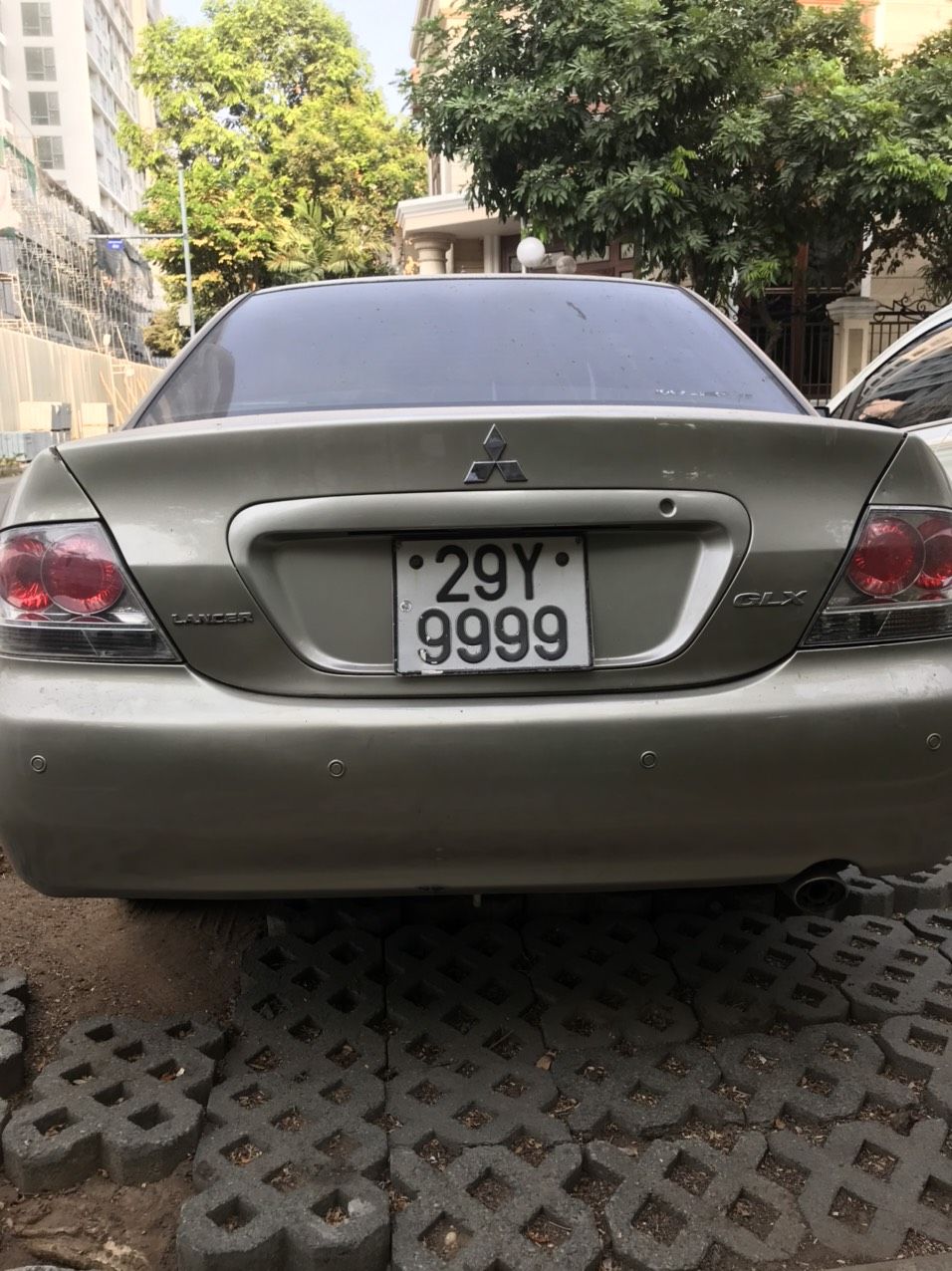 Mitsubishi Lancer 2005 - Chính chủ cần bán lại chiếc xe Mitsubishi Lancer đời 2005, màu xám, biển đẹp, giá tốt