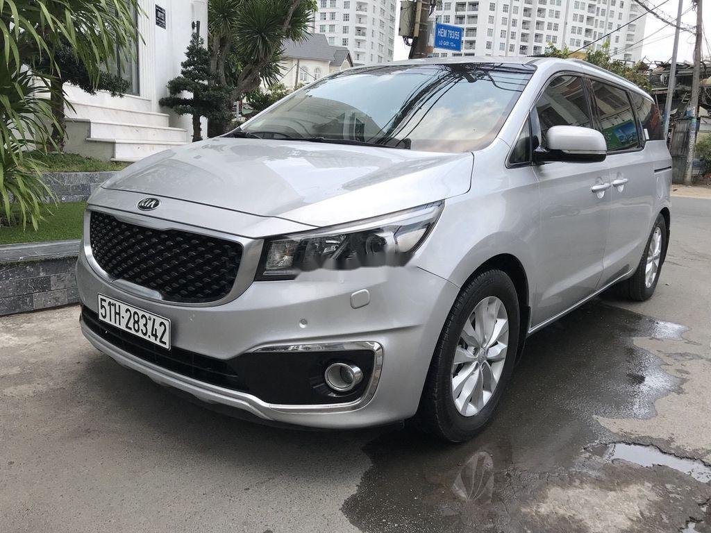 Kia Sedona 2015 - Xe Kia Sedona đời 2015, màu bạc, giá tốt