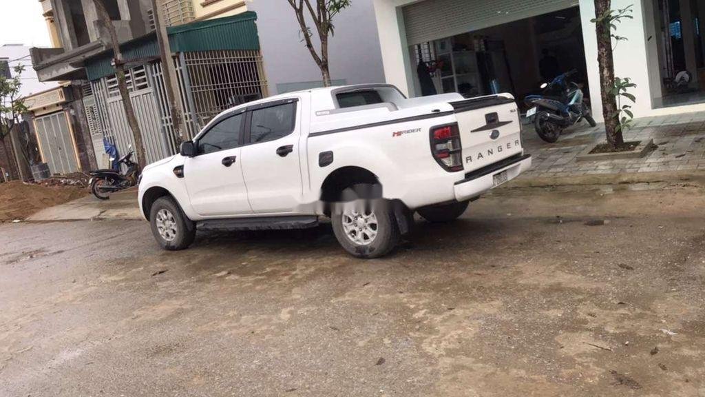 Ford Ranger 2017 - Cần bán xe Ford Ranger 2.2MT đời 2017, màu trắng, xe nhập như mới, giá chỉ 475 triệu