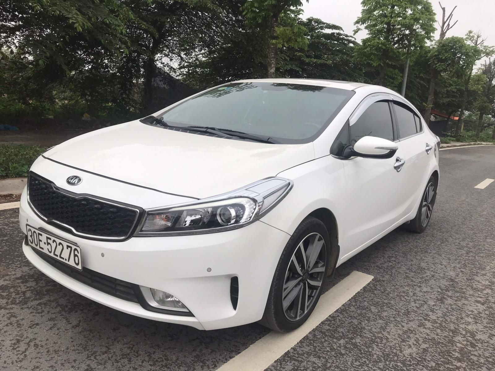 Kia Cerato 2016 - Bán gấp chiếc Kia Cerato AT, sản xuất 2016 màu trắng nhập khẩu nguyên chiếc, giá rẻ