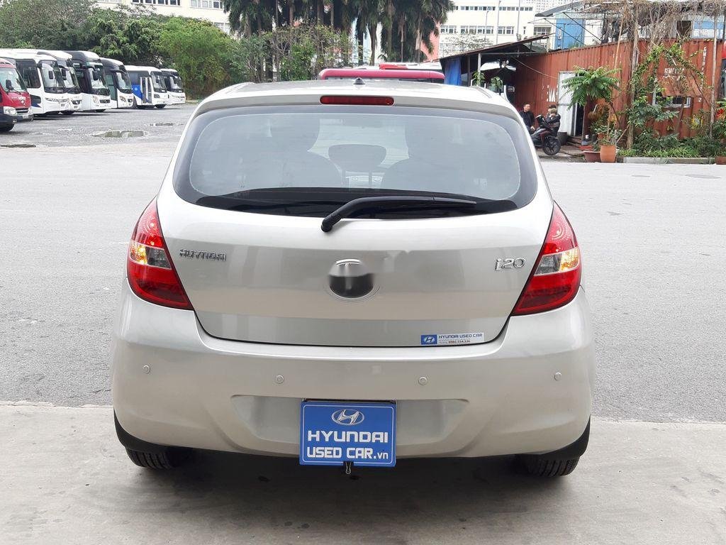 Hyundai i20    2011 - Cần bán Hyundai i20 1.4AT năm 2011, màu bạc, nhập khẩu số tự động