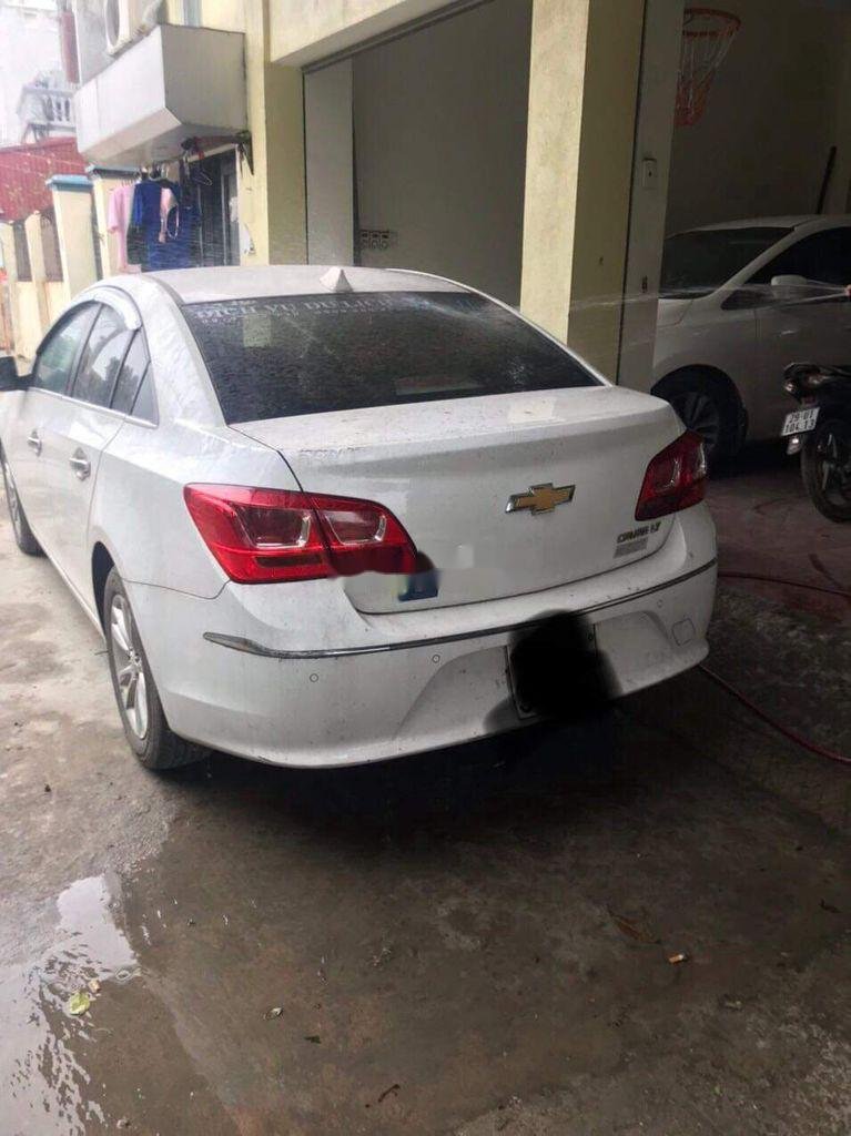 Chevrolet Cruze 2017 - Cần bán gấp Chevrolet Cruze MT đời 2017, màu trắng, nhập khẩu nguyên chiếc như mới