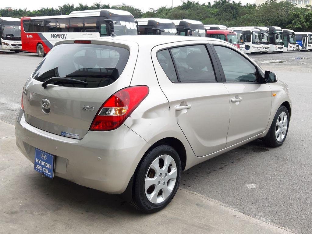 Hyundai i20    2011 - Cần bán Hyundai i20 1.4AT năm 2011, màu bạc, nhập khẩu số tự động