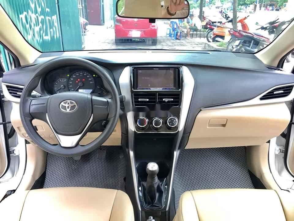 Toyota Vios 2019 - Bán ô tô Toyota Vios E MT đời 2019, màu trắng số sàn