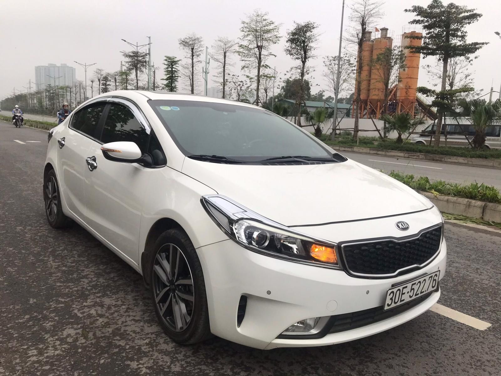 Kia Cerato 2016 - Bán gấp chiếc Kia Cerato AT, sản xuất 2016 màu trắng nhập khẩu nguyên chiếc, giá rẻ