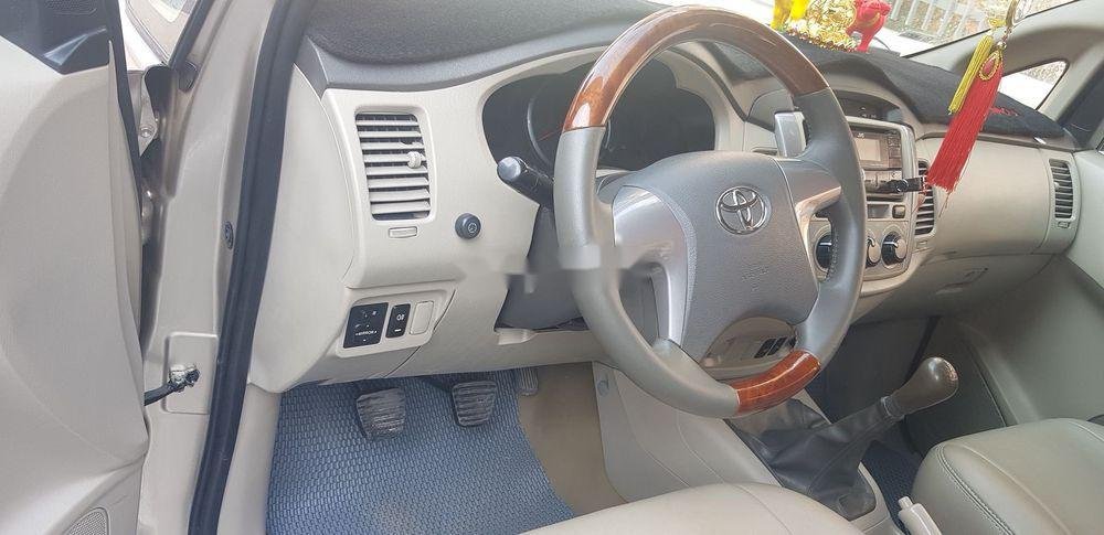 Toyota Innova   2014 - Cần bán gấp Toyota Innova đời 2014 xe gia đình, 389 triệu