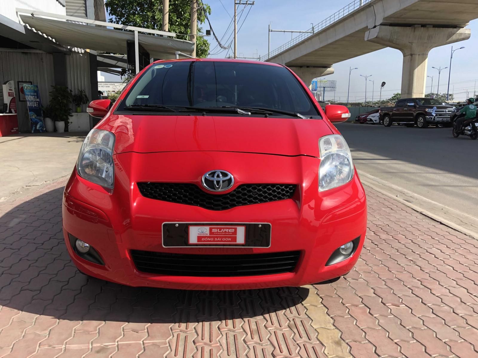 Toyota Yaris 2011 - Bán Toyota Yaris đời 2011, màu đỏ, nhập khẩu nguyên chiếc