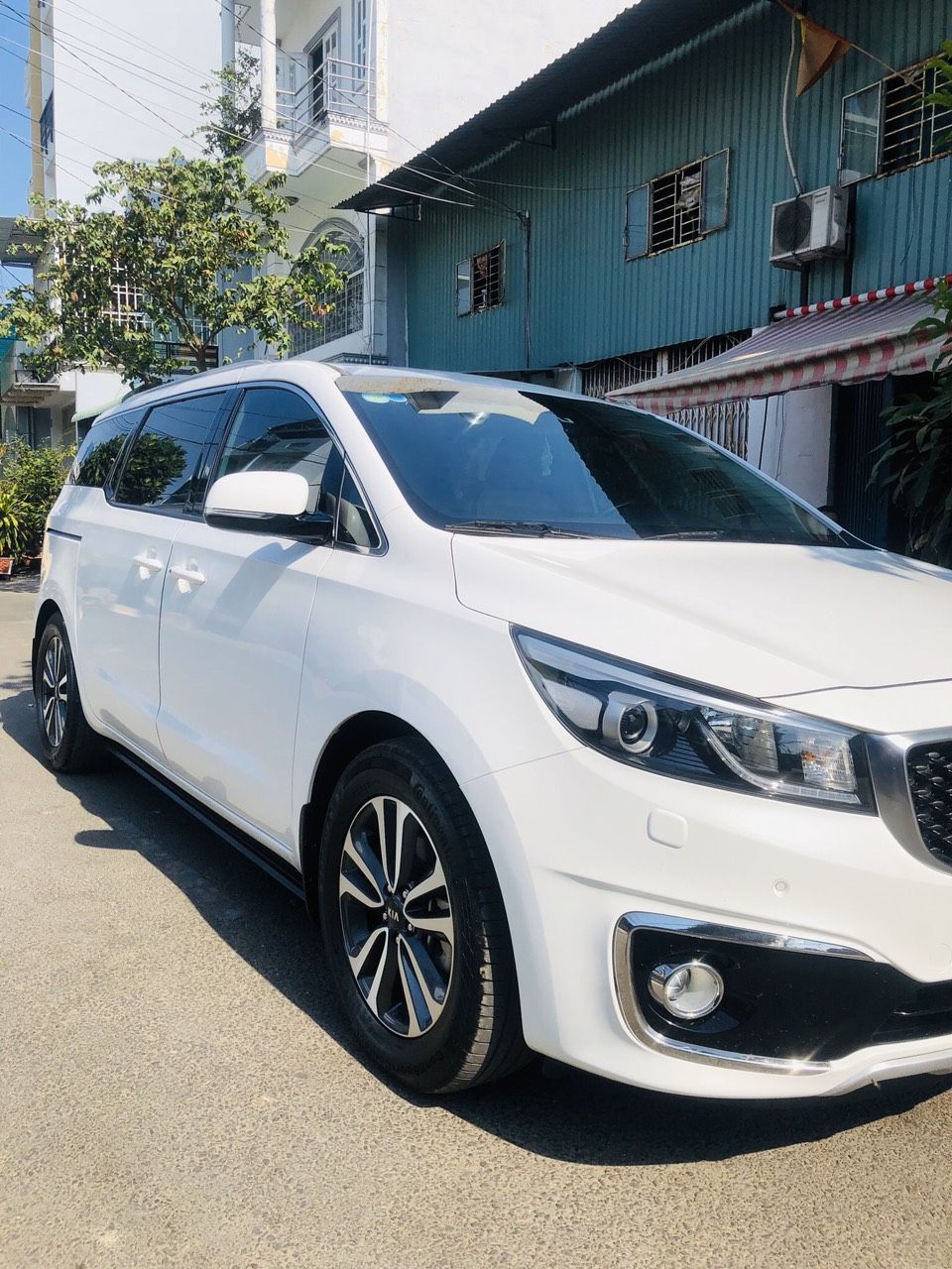 Kia Sedona 2016 - Cần bán xe Kia Sedona 2.2 DATH sản xuất 2016, màu trắng, giá thấp, giao nhanh