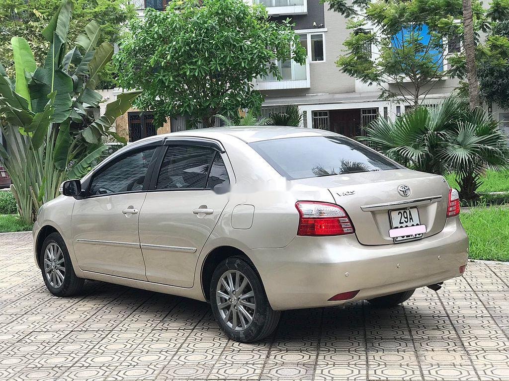 Toyota Vios 2013 - Bán xe Toyota Vios G AT năm 2013, màu vàng chính chủ, giá 385tr