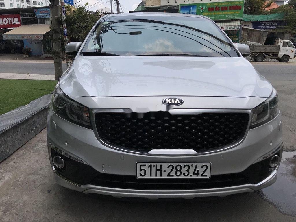 Kia Sedona 2015 - Xe Kia Sedona đời 2015, màu bạc, giá tốt